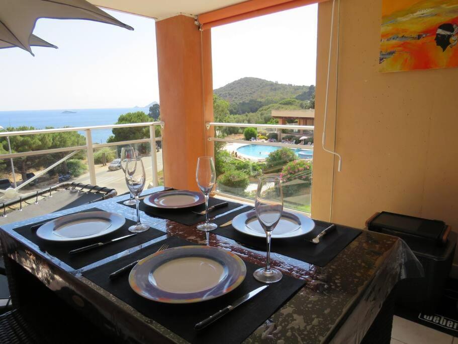 Bel App T2 En Bord De Mer Vue Sanquinaires Piscine Ajaccio  Exterior photo